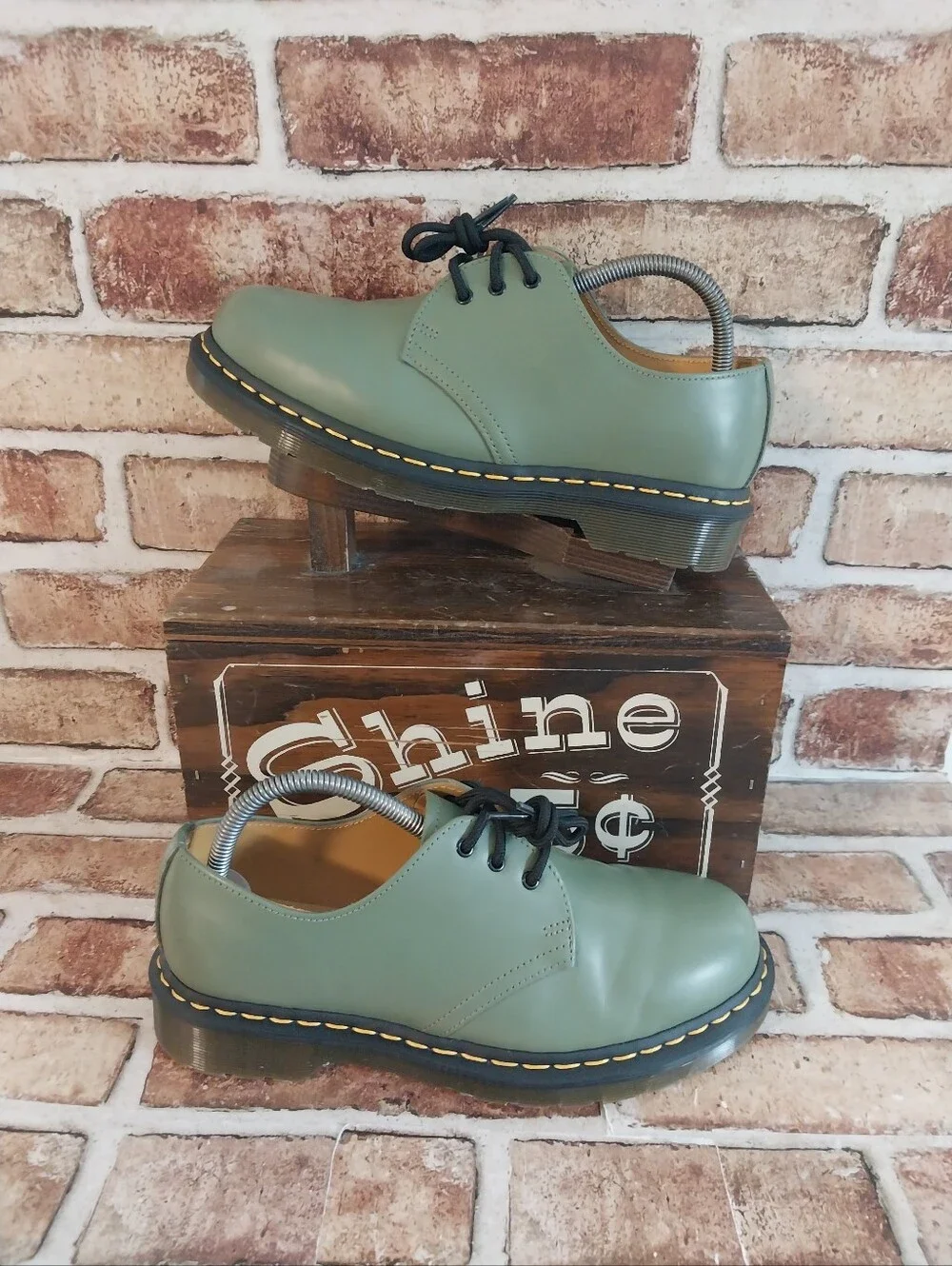Pre-owned Dr. Martens 1461
